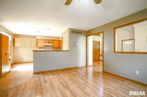 1907 Century Dr, Eureka, IL 61530 photo 11