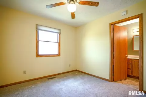 1907 Century Dr, Eureka, IL 61530 photo 28