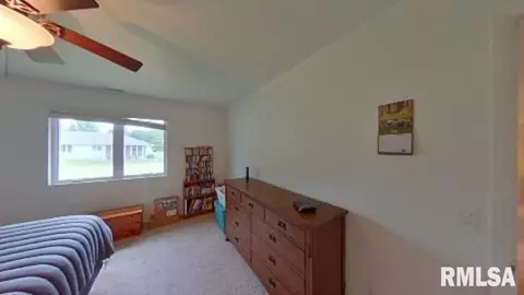 300 Scotch Pine Dr, Macomb, IL 61455 photo 9