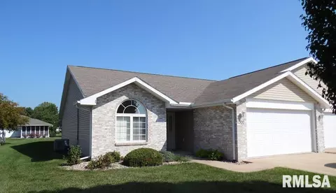 300 Scotch Pine Dr, Macomb, IL 61455 photo 1