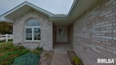 300 Scotch Pine Dr, Macomb, IL 61455 photo 2