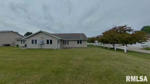 300 Scotch Pine Dr, Macomb, IL 61455 photo 3