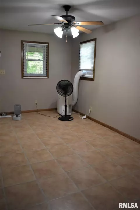 204 N Shaft St, Eureka, IL 61530 photo 6