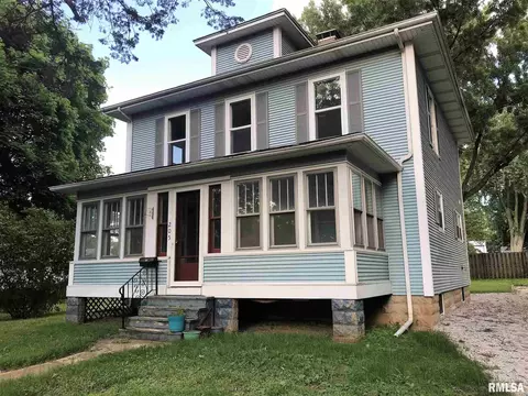 205 N Meek St, Eureka, IL 61530 photo 1