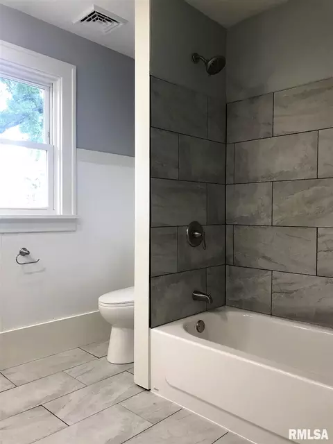 205 N Meek St, Eureka, IL 61530 photo 31