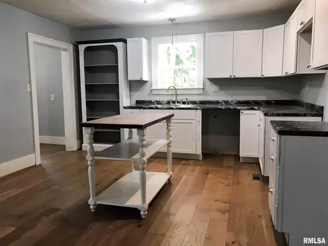 205 N Meek St, Eureka, IL 61530 photo 3