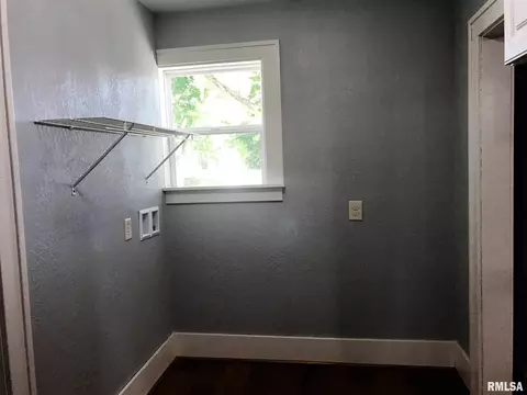 205 N Meek St, Eureka, IL 61530 photo 13