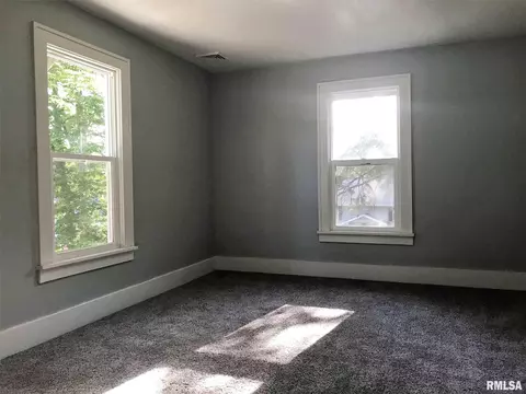205 N Meek St, Eureka, IL 61530 photo 24