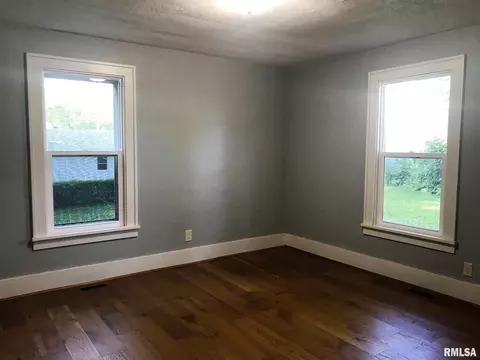 205 N Meek St, Eureka, IL 61530 photo 11