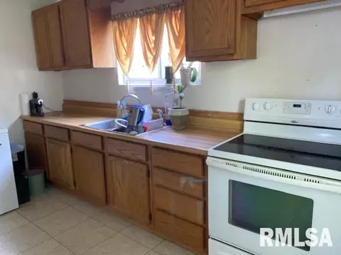 810 Elm St, Canton, IL 61520 photo 4