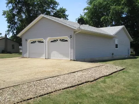 1114 Impala Dr, Henry, IL 61537 photo 4
