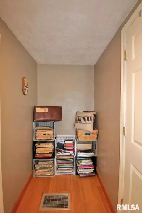 501 S Henry St, Eureka, IL 61530 photo 29