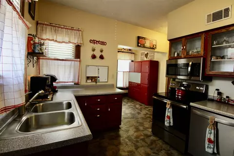 338 E 2nd St, El Paso, IL 61738 photo 10
