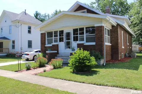 338 E 2nd St, El Paso, IL 61738 photo 2