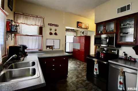 338 E 2nd St, El Paso, IL 61738 photo 12
