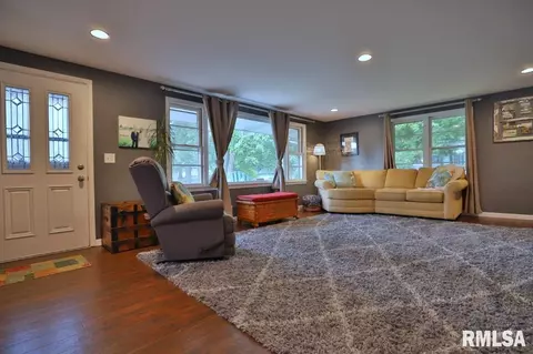 304 W Crow St, Eureka, IL 61530 photo 4