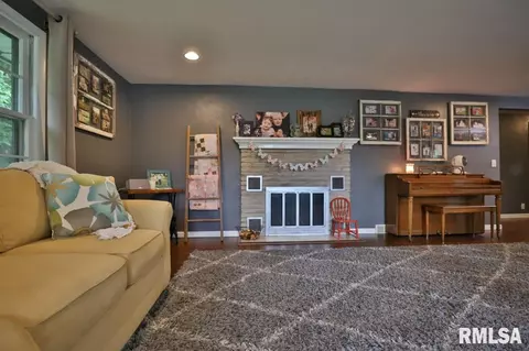 304 W Crow St, Eureka, IL 61530 photo 5