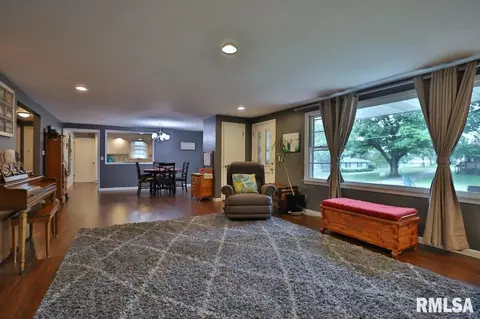 304 W Crow St, Eureka, IL 61530 photo 7