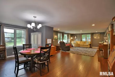 304 W Crow St, Eureka, IL 61530 photo 8
