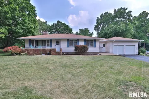 304 W Crow St, Eureka, IL 61530 photo 1