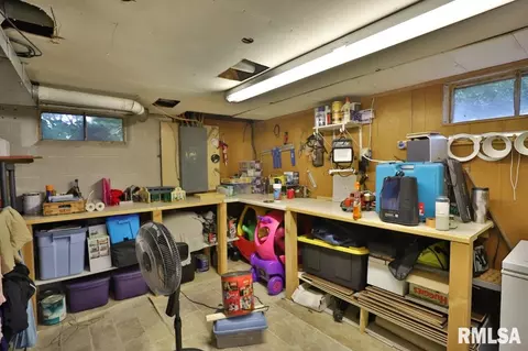 304 W Crow St, Eureka, IL 61530 photo 33