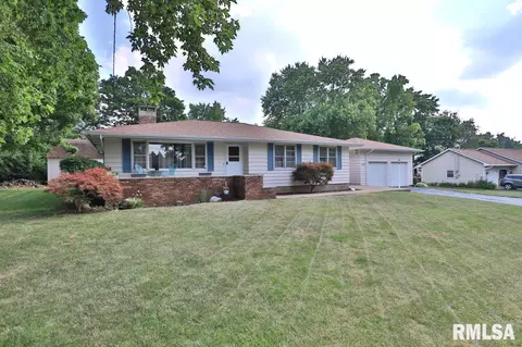 304 W Crow St, Eureka, IL 61530 photo 2