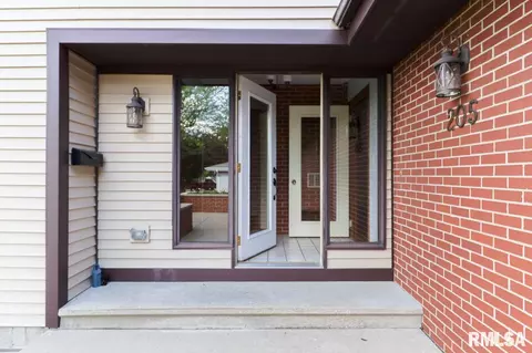 205 E Garfield St, Minier, IL 61759 photo 4