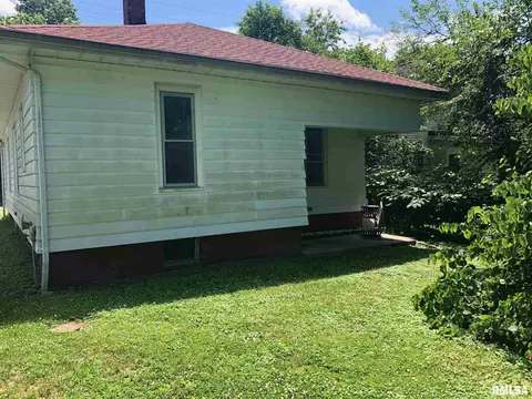 428 N 2nd St, Canton, IL 61520 photo 17