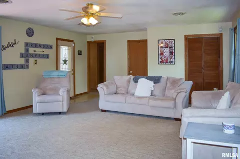 2209 Easter Ave, Pekin, IL 61554 photo 11