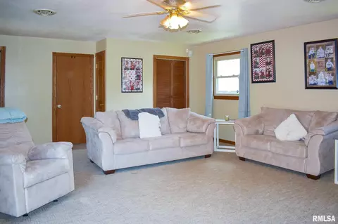 2209 Easter Ave, Pekin, IL 61554 photo 10