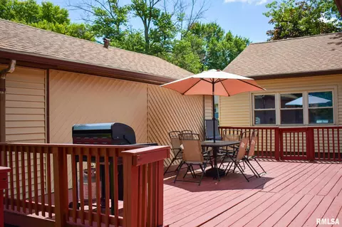 2209 Easter Ave, Pekin, IL 61554 photo 6