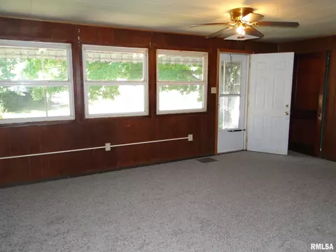 427 S Johnson St, Macomb, IL 61455 photo 6