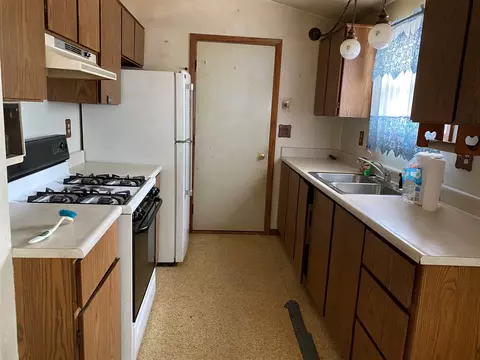 53 E Maple St, Canton, IL 61520 photo 9