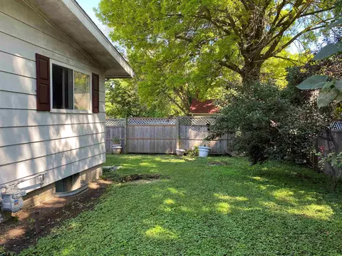 53 E Maple St, Canton, IL 61520 photo 3