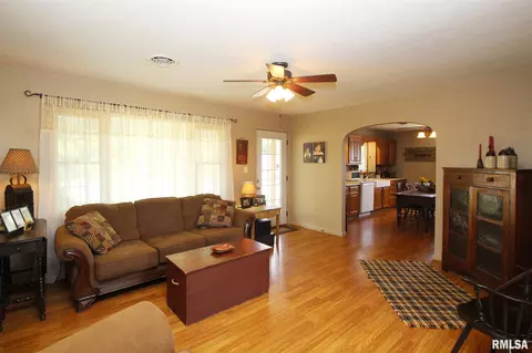 307 E 10th St, Glasford, IL 61533 photo 6