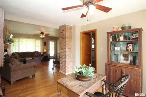 307 E 10th St, Glasford, IL 61533 photo 10