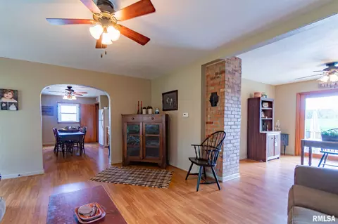 307 E 10th St, Glasford, IL 61533 photo 7