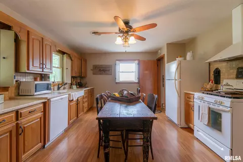 307 E 10th St, Glasford, IL 61533 photo 12