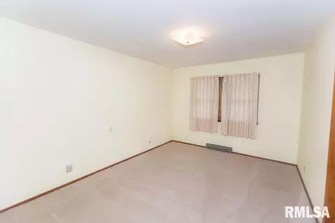 107 S Liberty St, Eureka, IL 61530 photo 17