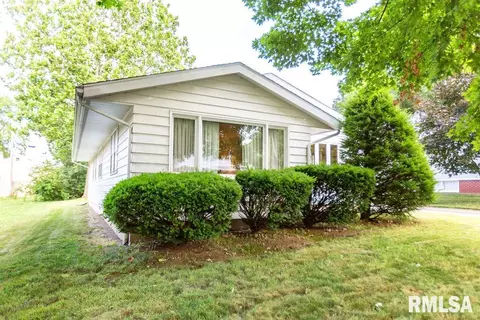 107 S Liberty St, Eureka, IL 61530 photo 4