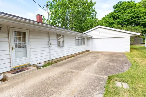 107 S Liberty St, Eureka, IL 61530 photo 7