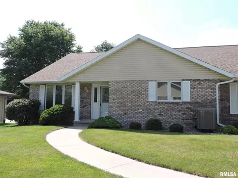 219 Scotch Pine Dr, Macomb, IL 61455 photo 1