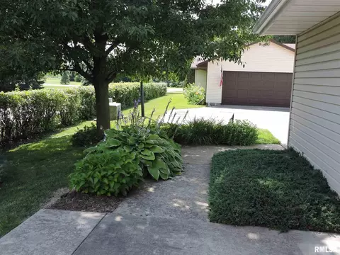 219 Scotch Pine Dr, Macomb, IL 61455 photo 23