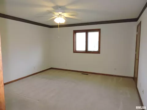 219 Scotch Pine Dr, Macomb, IL 61455 photo 16