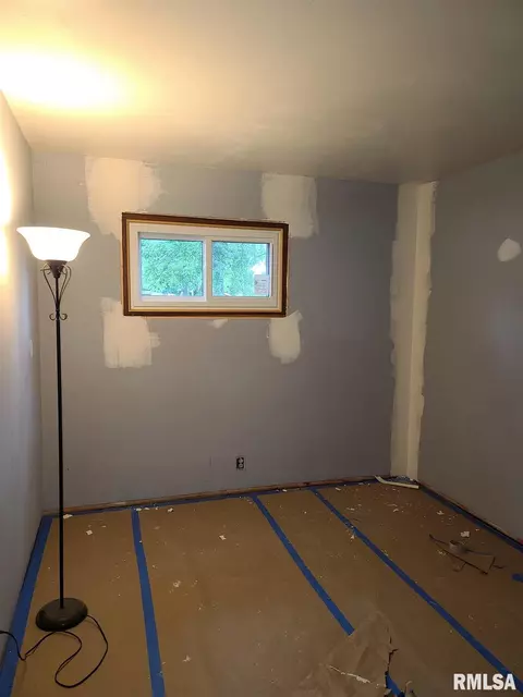 833 Bobby Ave, Macomb, IL 61455 photo 7