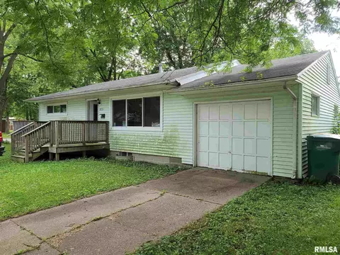833 Bobby Ave, Macomb, IL 61455 photo 2