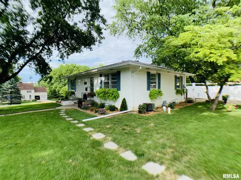1362 Parkview Dr, Macomb, IL 61455 photo 4