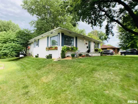 1362 Parkview Dr, Macomb, IL 61455 photo 1