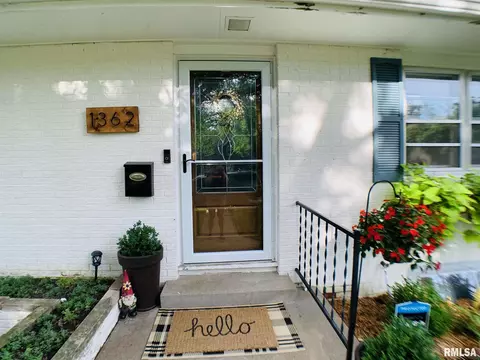 1362 Parkview Dr, Macomb, IL 61455 photo 2