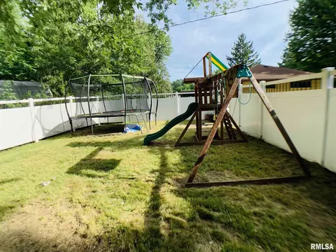 1362 Parkview Dr, Macomb, IL 61455 photo 5